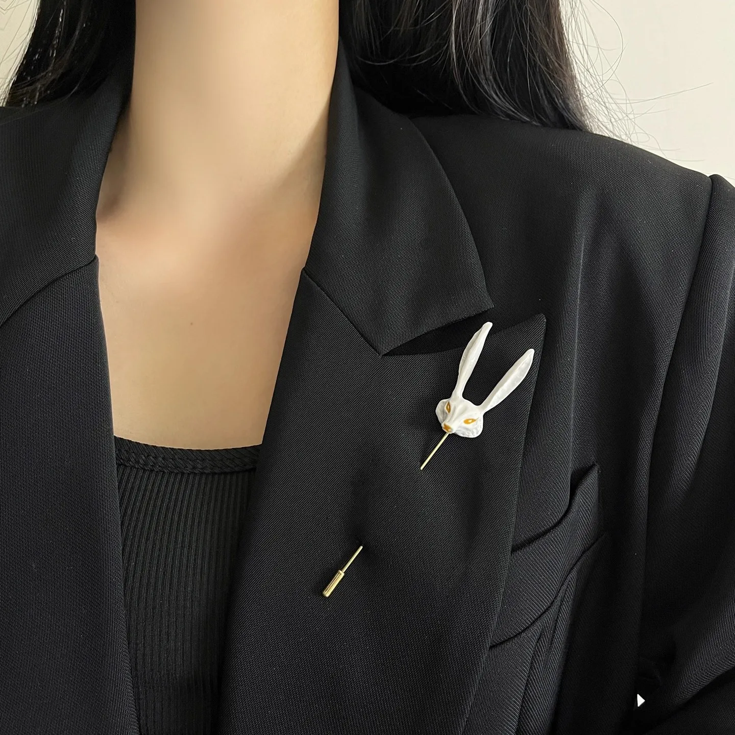 Unique platinum hand-painted ceramic fox brooch for both men and women, for travel and public relations jewelry.