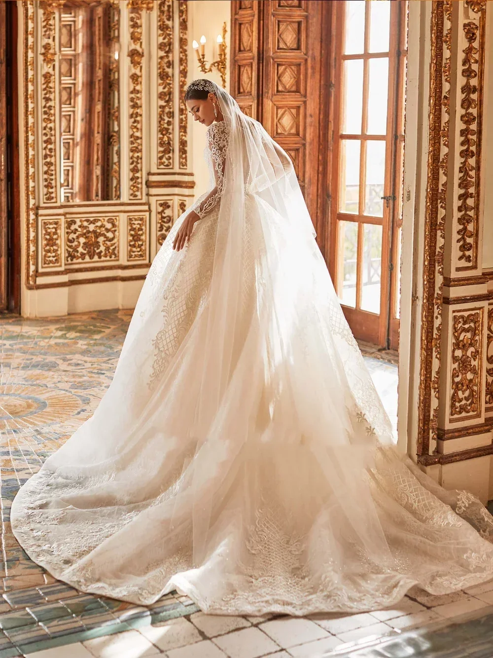 Luxury Round Neck Princess Prom Dresses Long Sleeves Lace Decals Vintage Wedding Vest A-line Wedding Dress Customization