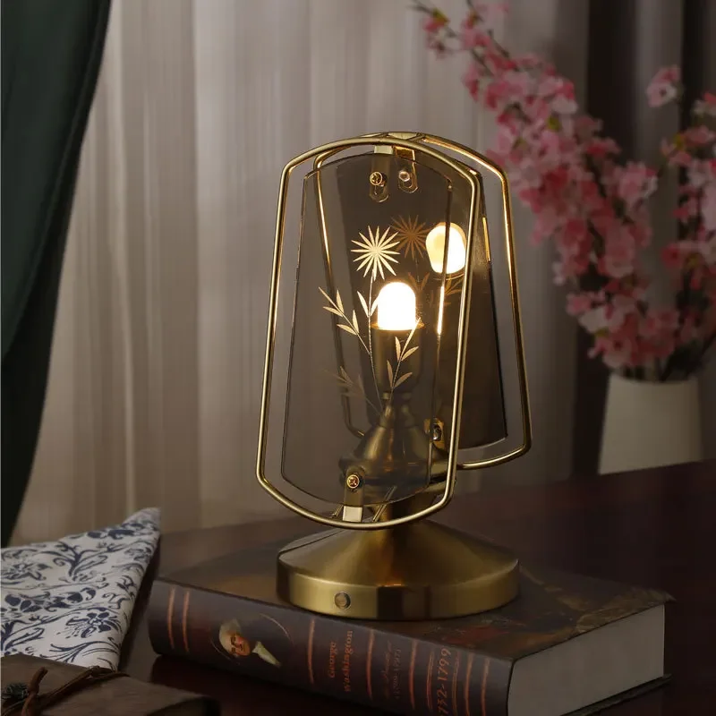 American Retro Premium Desk Lamp Charging Atmosphere Nostalgic Gift French Engraved Glass Master Bedroom Bedside Medieval Lamp