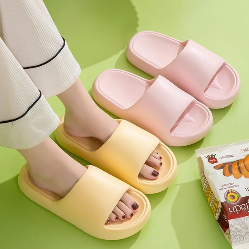 

Lightweight Eva Thick Bottom Indoor Slippers Women Summer 2026 Soft Platform Bathroom Slippers Couple's Plus Size Home Slides