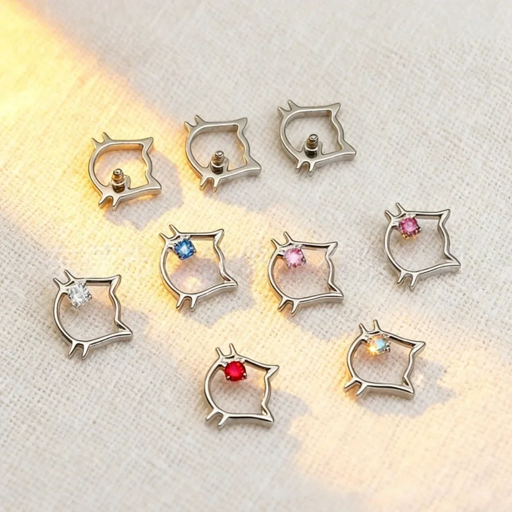 G23 Titan Niedliche Katzen-CZ-Ohrstecker mit Innengewinde für Knorpel, Ohrläppchen, Tragus, Helix – Modischer Piercing-Schmuck – Detail 4