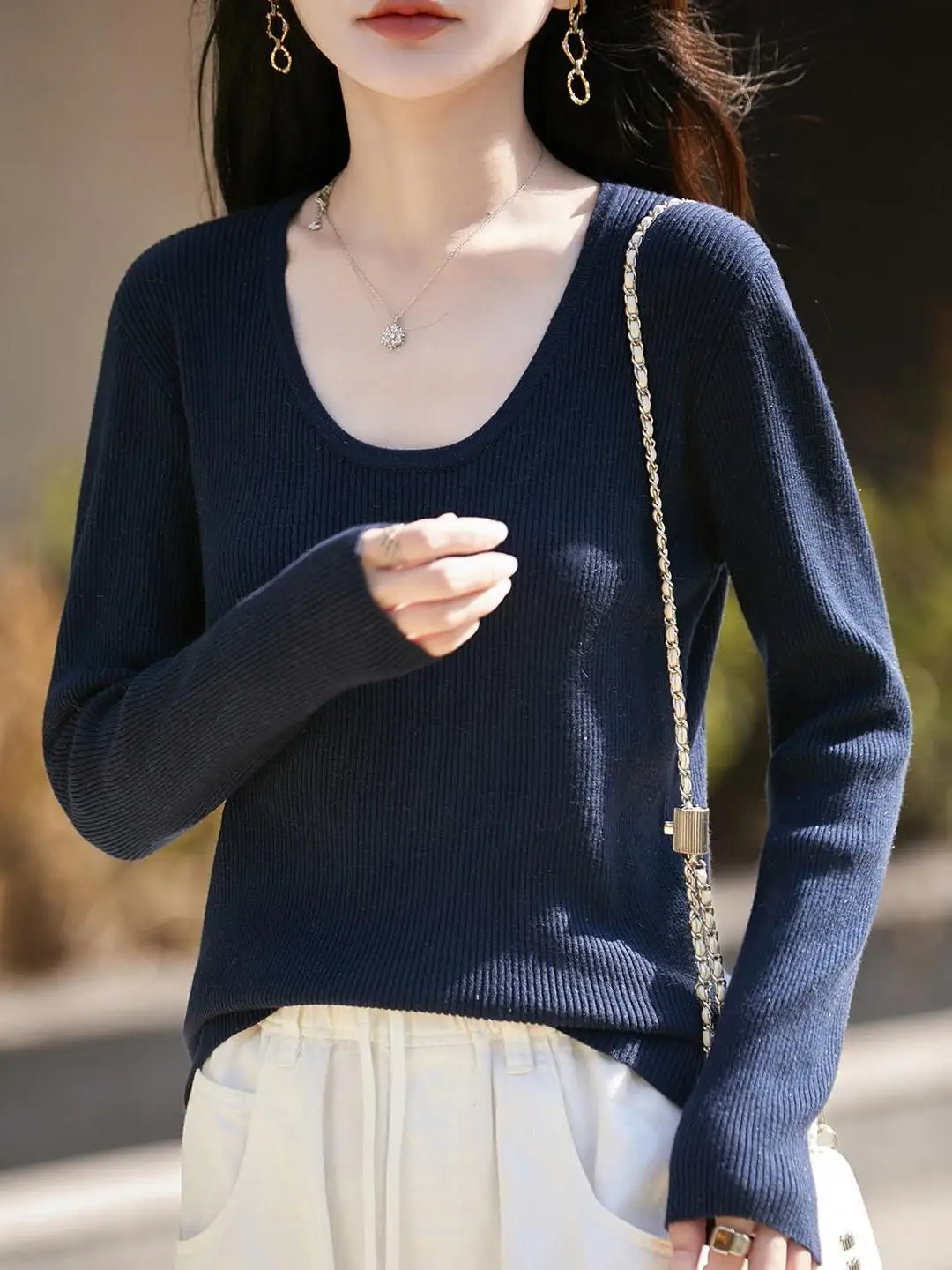 Slim Fit Long Sleeve Knitted Sweater Women's Black Base Shirt Thin Woolen round Neck Minimalist Style Soft Knitwear Top