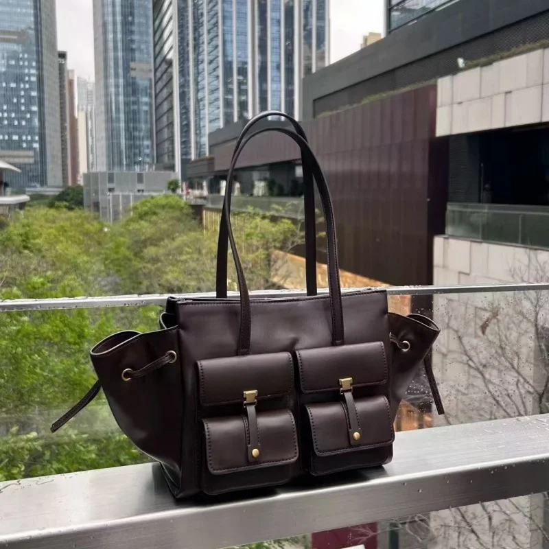 

2026 New Motorcycle Style Tote Bag Women's Large Capacity Crossbody Purse for Commuters Underarm Pocket Shoulder Handbag