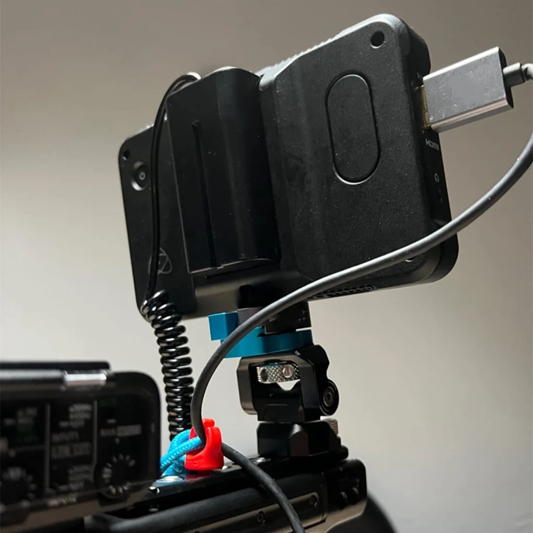 Coiled D-Tap to L-Series F550 Battery Dummy Cable for Sony Feelworld/Atomos Shinobi Small Hd/Andycine Camera Monitor