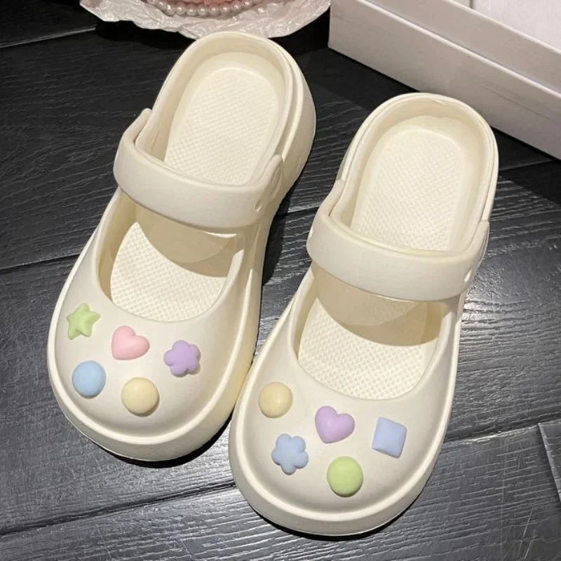 Platforma Kawaii Slides Shoes Cute White Summer 2024 Kapcie damskie i sandały damskie na plaży Grube normalne najlepsze wzory Vip 39