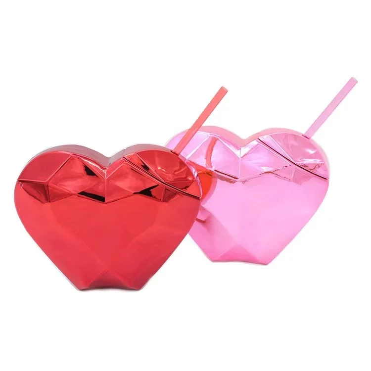 2024 New 20OZ Heart Shaped Plastic Water Bottle Happy Disco Carnival Straw Cup Cute Wedding Party Bar Gifts Ice Drinks Bottles