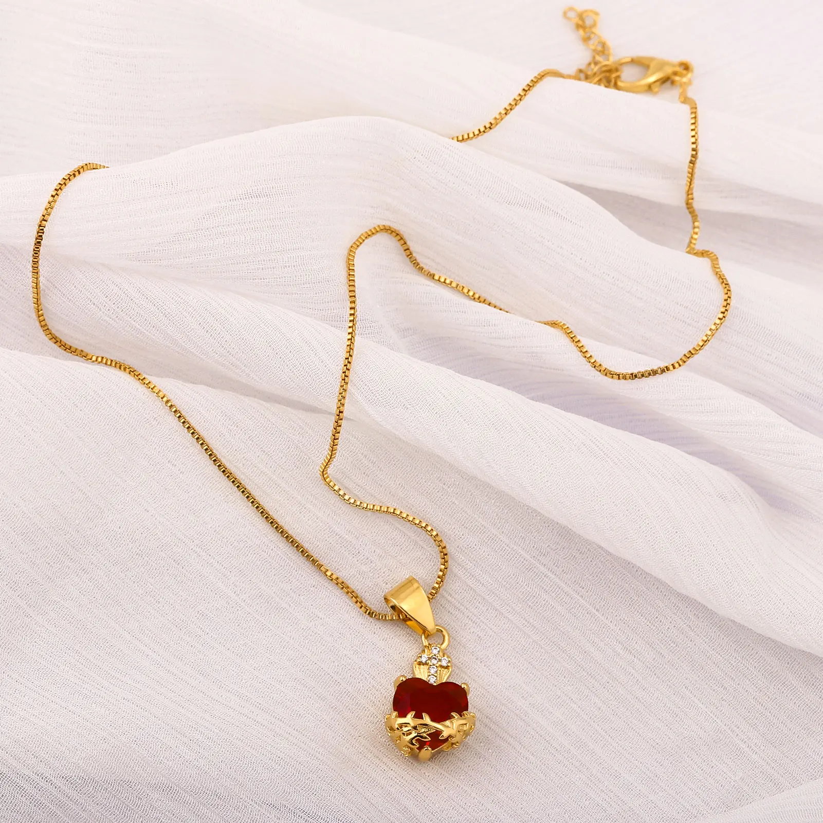 Romantic Sweet and Cool Alloy Zircon Heart Bow Pendant Necklace for Women Y2k Red Heart of Thorns Girl Choker Couple Necklace
