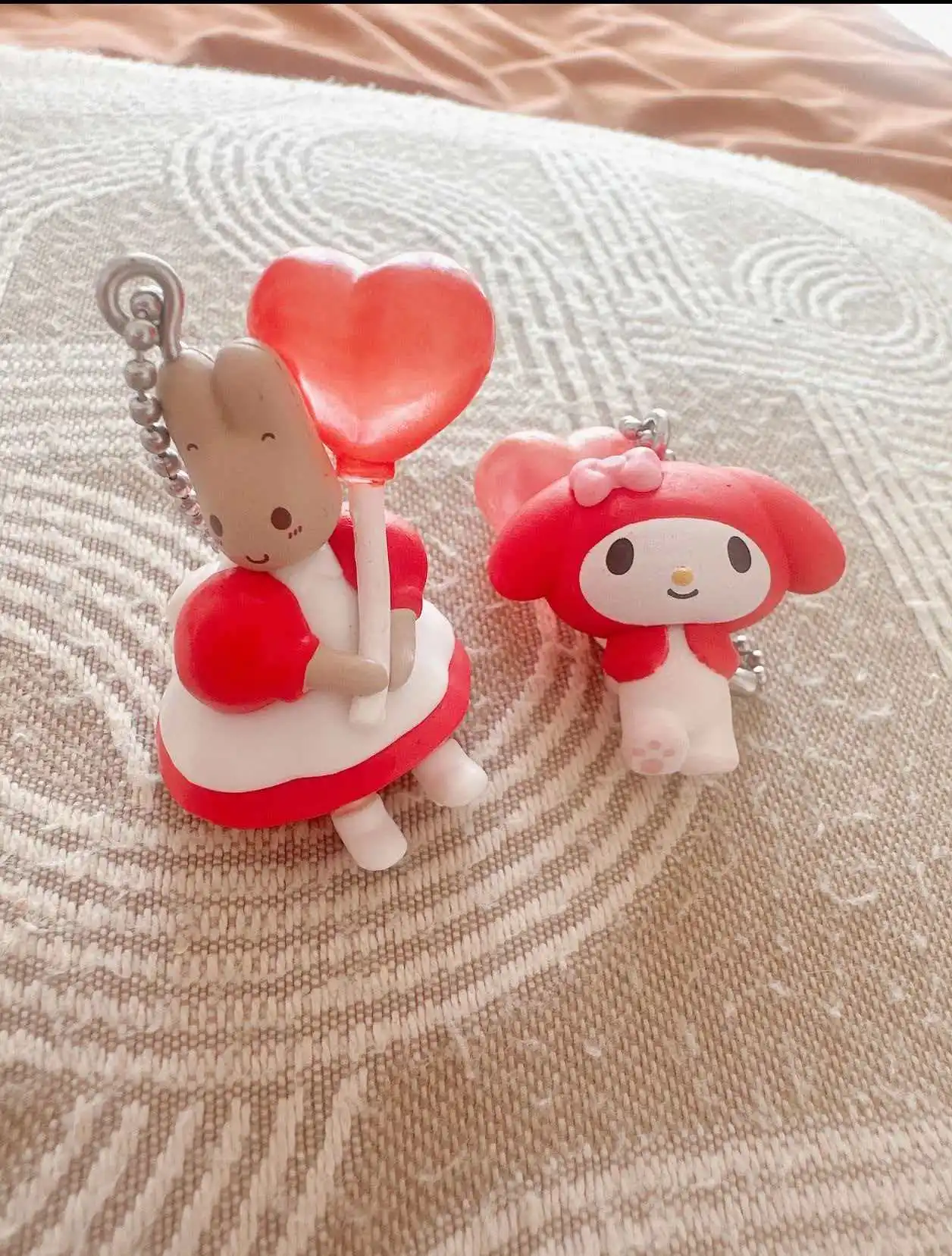 

Новинка в наличии: Красный объемный кулон-сюрприз в коробке, милый брелок для сумки Kt Cat Meiledi, подарок-сюрприз для девочек, сувенир.