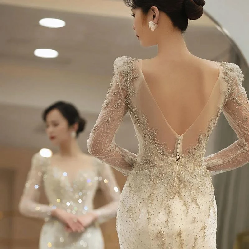 Abiti da sposa maniche lunghe con scollo a V senza schienale con paillettes di lusso personalizzati per donna 2024 Sweep Train Abiti da sposa abiti