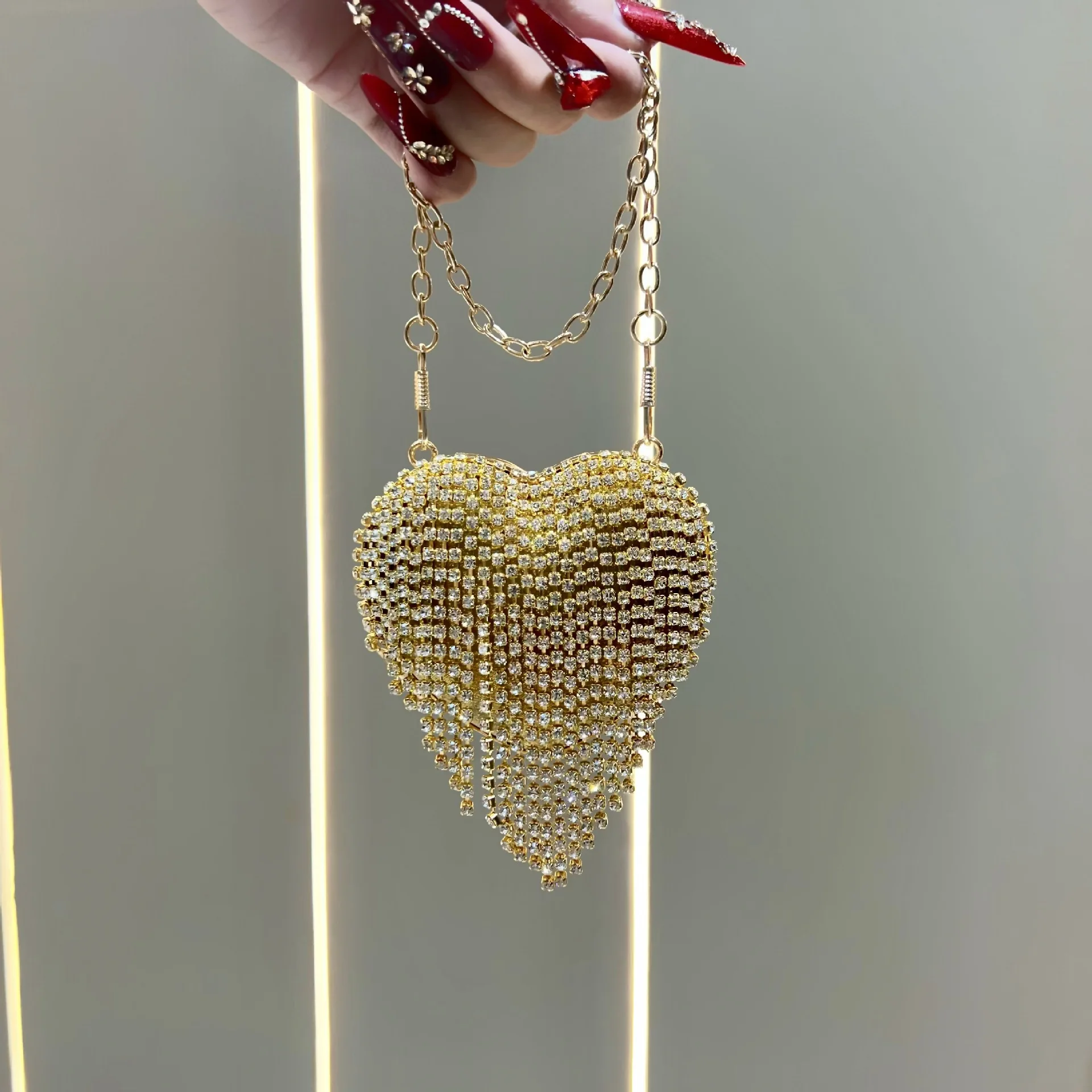 Luxury Small Bling Heart Shape Diamond Evening Clutch Rhinestones Purse Ladies Fashion Lipstick Bag for Women Chain Shoulder Bag