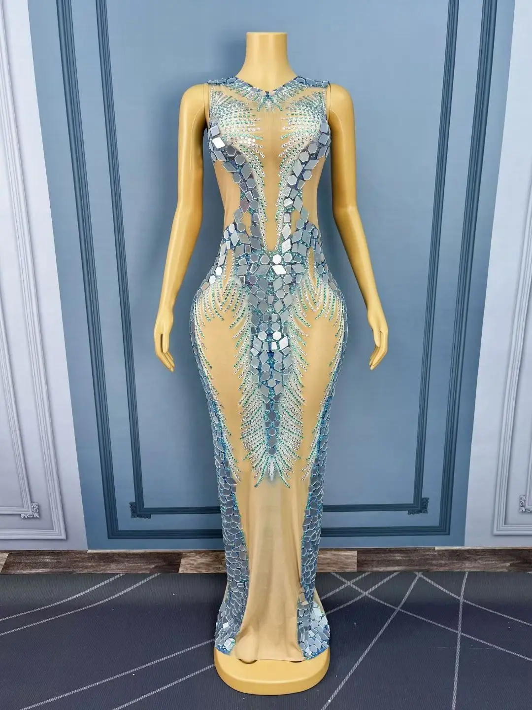 ชุดราตรีผ้าตาข่ายสีเงินประดับกระจกและคริสตัลวิบวับ ชุดราตรียาวเซ็กซี่สำหรับงานพรอม ดีไซน์หรูหราไร้แขน ชุดราตรีระดับไฮเอนด์ ยี่ห้อ Shuilanhua