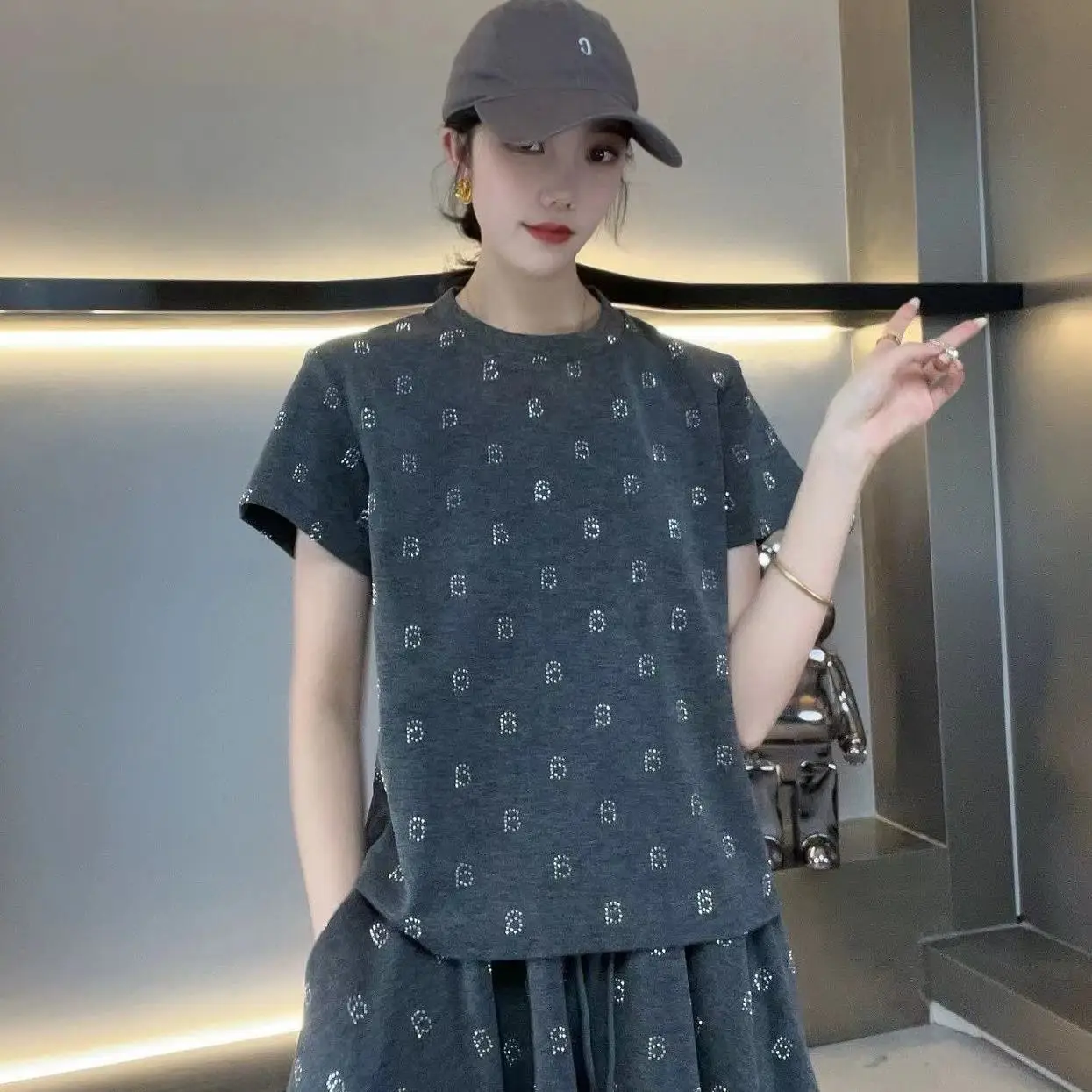 女性用半袖Tシャツとハーフスカートセット,純綿,ダイヤモンドレター,美しいトップ,夏のファッション