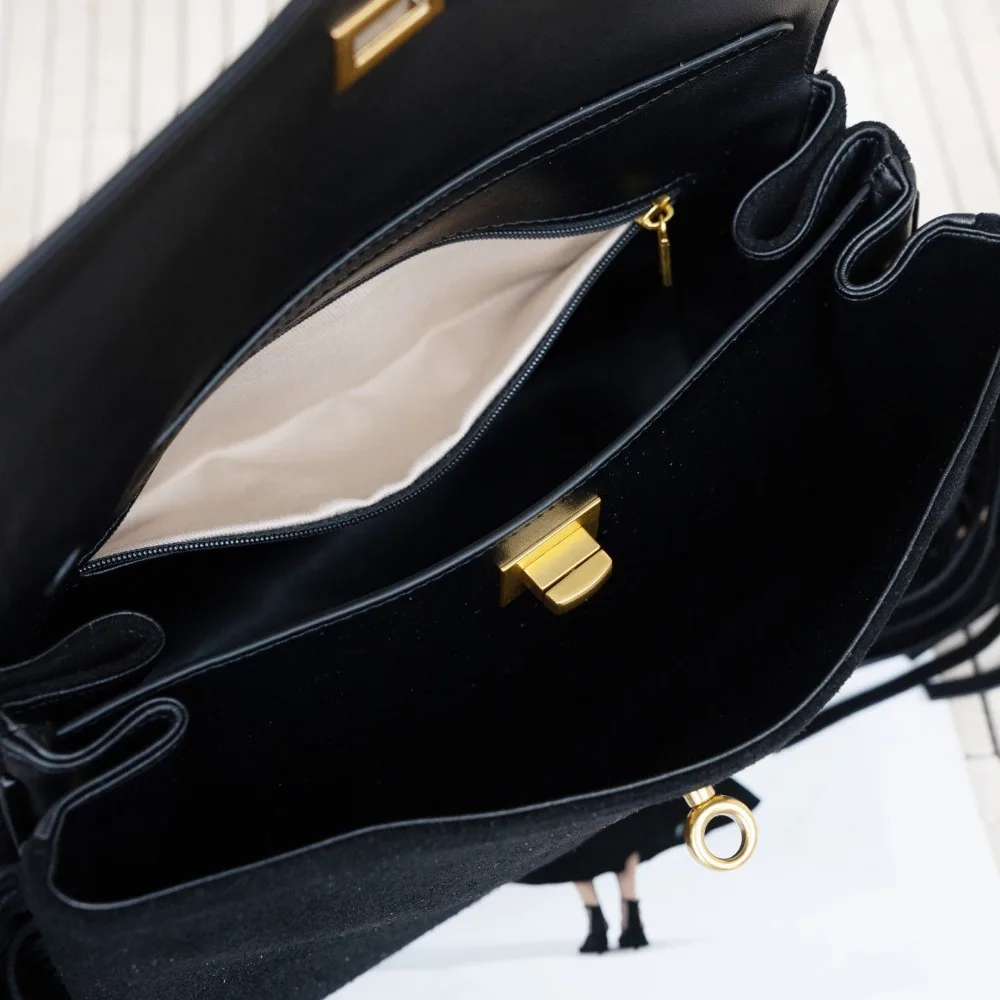 Autumn and Winter Retro Matte Large Capacity Maillard Casual Daily Portable Messenger Texture Bag Suede Flip  Fashion Simple