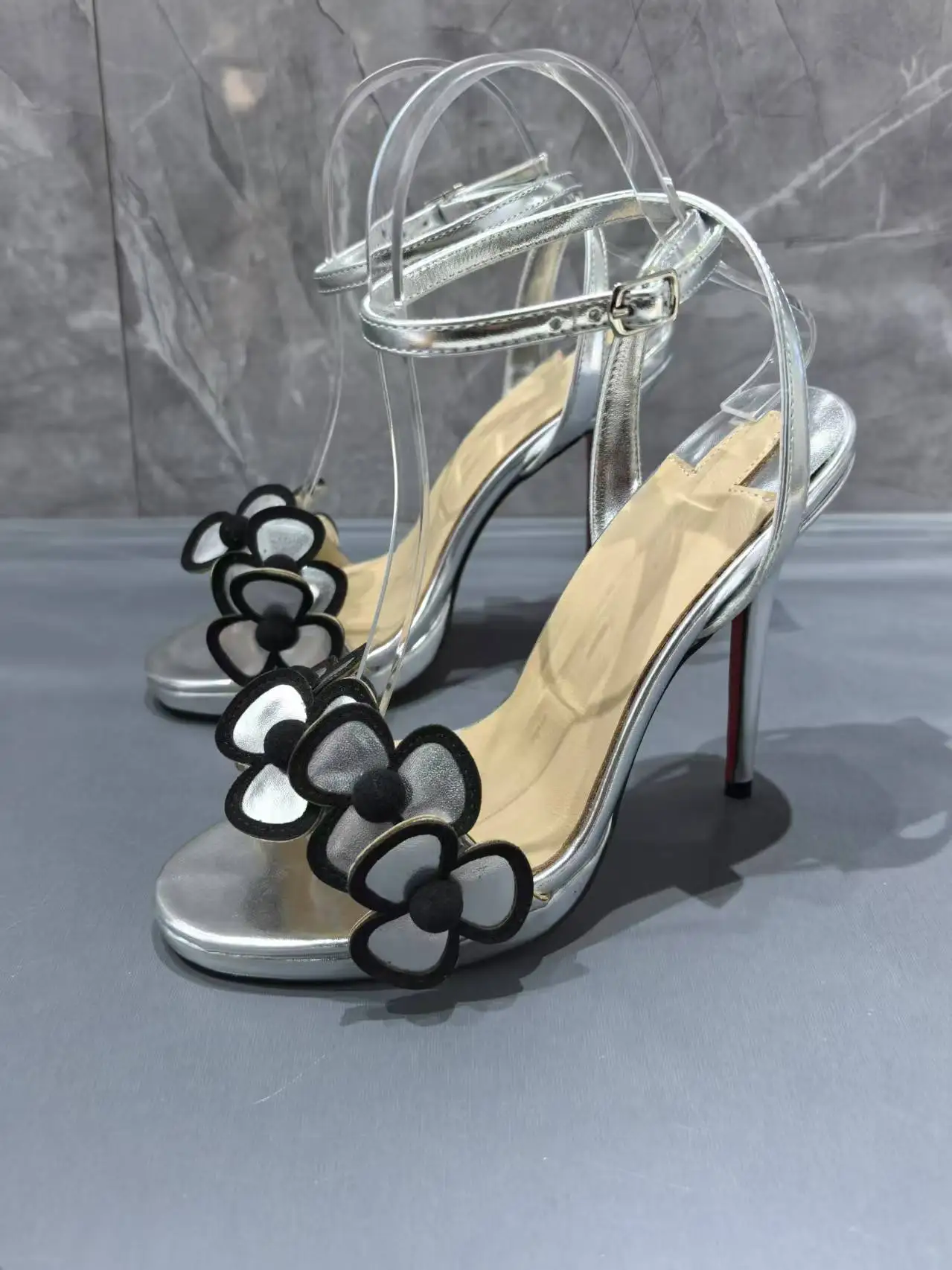 

Flower-Decorated Silver Buckle Sandals Open-Toe High Heels Fashionable Women's Shoes for Banquets