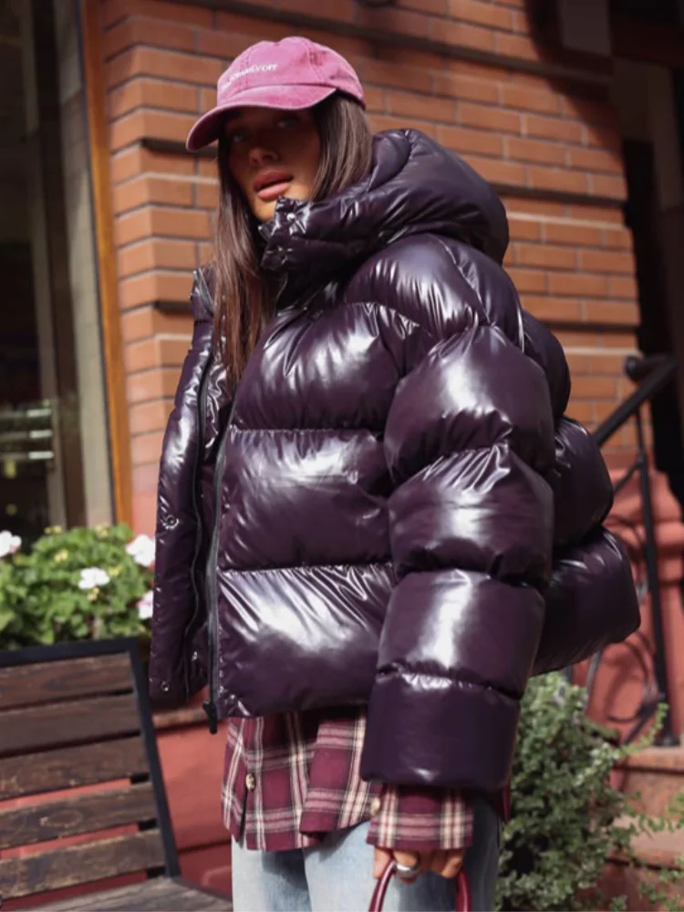 Fashion Glossy Zipper Hooded Jacket Women's Warm Elastic Waist Short Pleated 2026 Winter New Women's High Street Coat