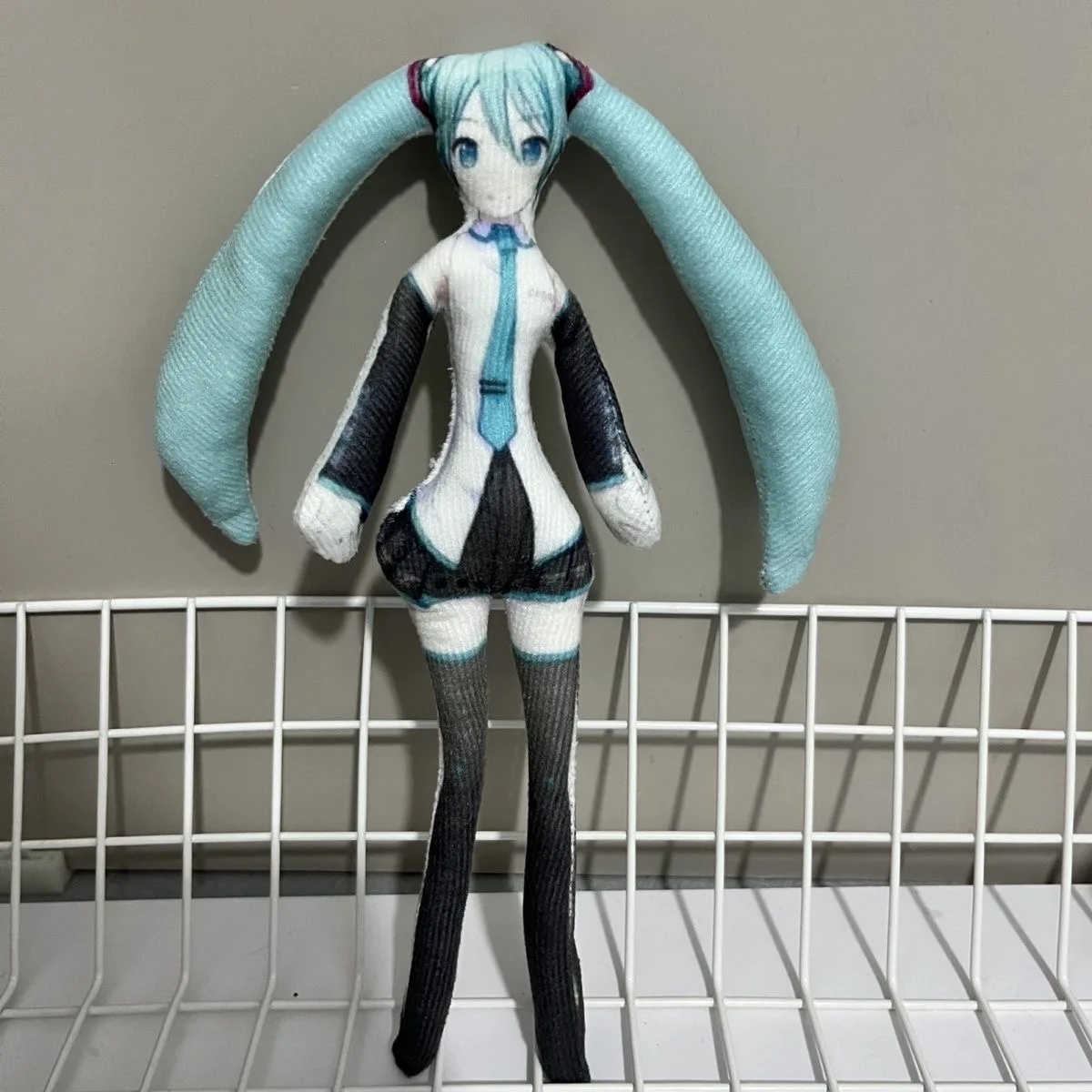 figura-abstrata-anime-menina-vocaloid-futuro-som-boneca-fio-articulado-ha-e-pes-brinquedo-posavel-para-4-anos-de-idade-e-acima