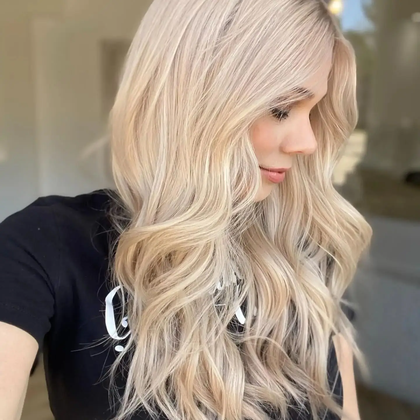 

Soft Premium Fibre Long Blonde Highlights Synthetic Wigs 26 inches Long Loose Wave Wig Ombre Dark Roots Light weight Ladies Wig