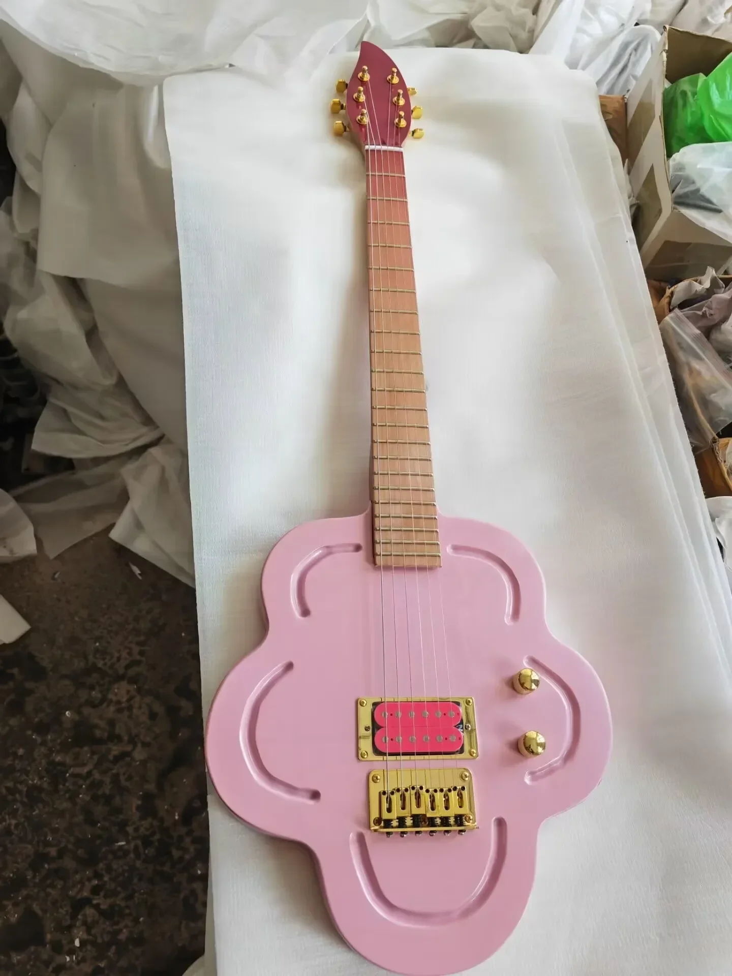 Upgrade Girly Pink 22 Frets Electric Guitar Gold Hardware Humbucker Pickups