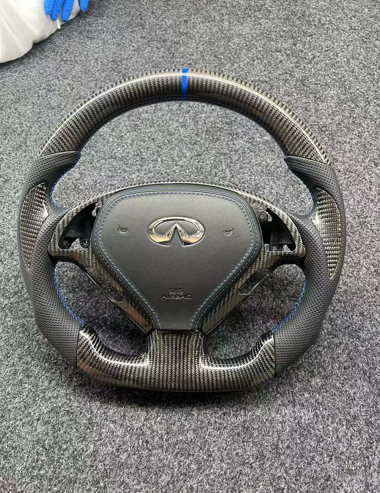 

Suitable for Infiniti G37 carbon fiber steering wheel modification hand grip blade patch devil patch style