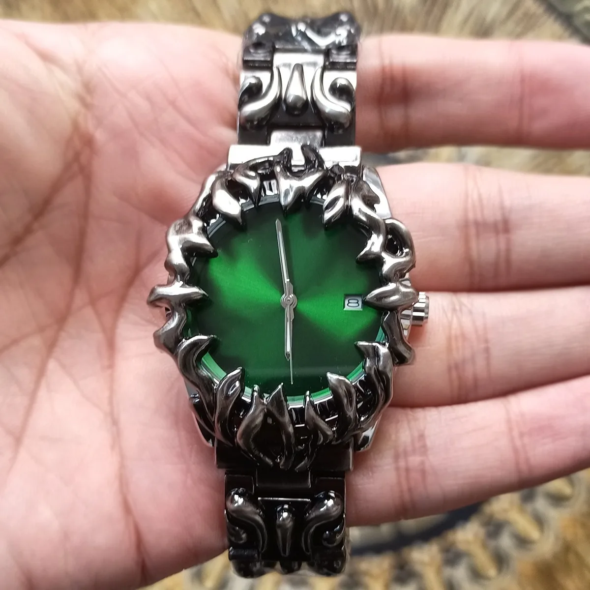 Y2K Demon Claw  Medieval Case Quartz Watch Men Hot Old Unique Creative Luxury Men's Watches Luminous Steel Watch  Clock