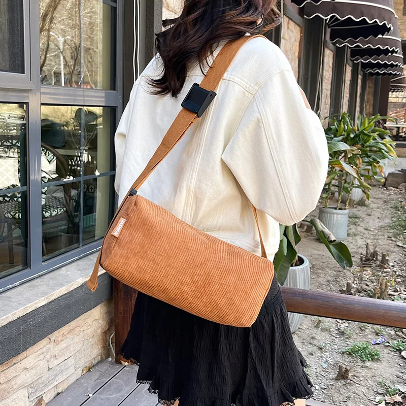 Corduroy bag women's autumn and winter versatile 2026 new fashion shoulder messenger bag popular women's pillow bag this year