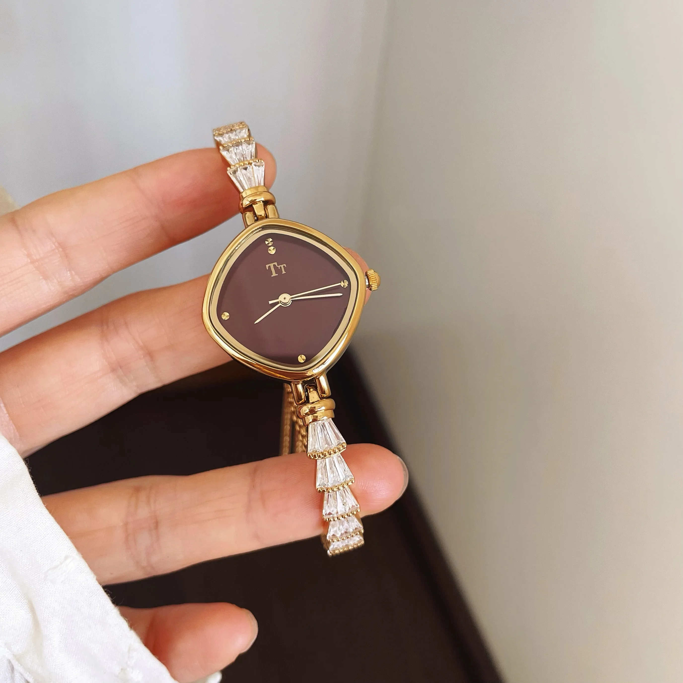 New Arrival Vintage Exquisite Women's Watch Brass Material Slim Strap Large Dial Ladies' Quartz Watch