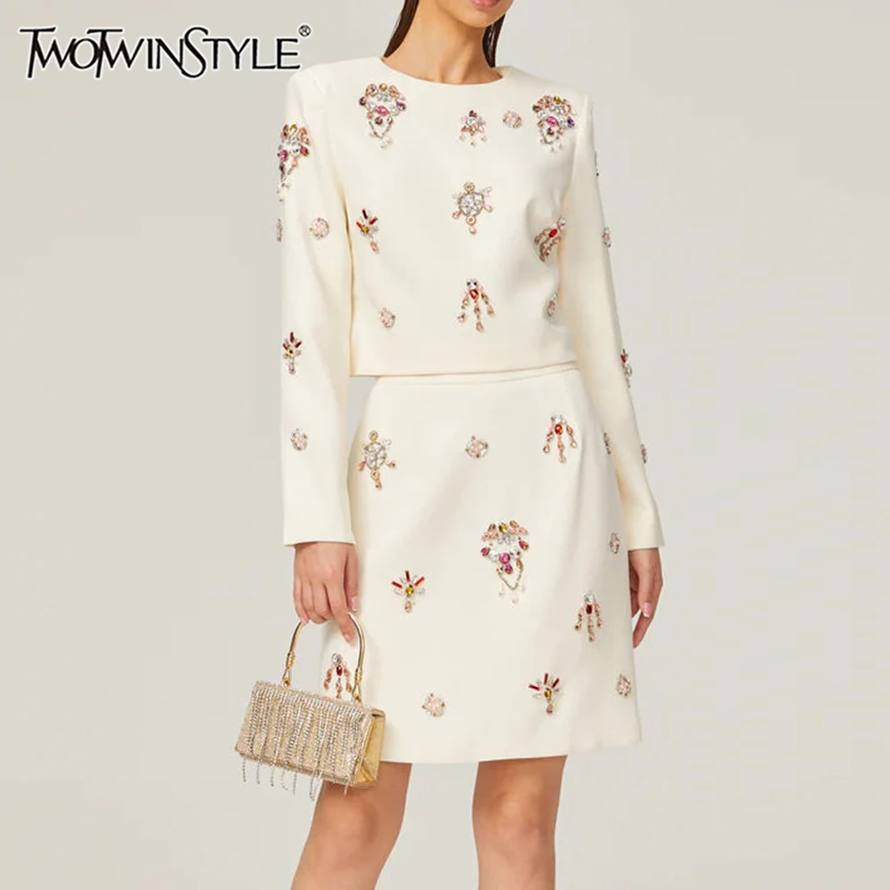 TWOTWINSTYLE Set Dua Potong Pelangsing Solid untuk Wanita Atasan Berlian Tambal Sulam Lengan Panjang Leher Bulat Rok Pinggang Tinggi Wanita Baru
