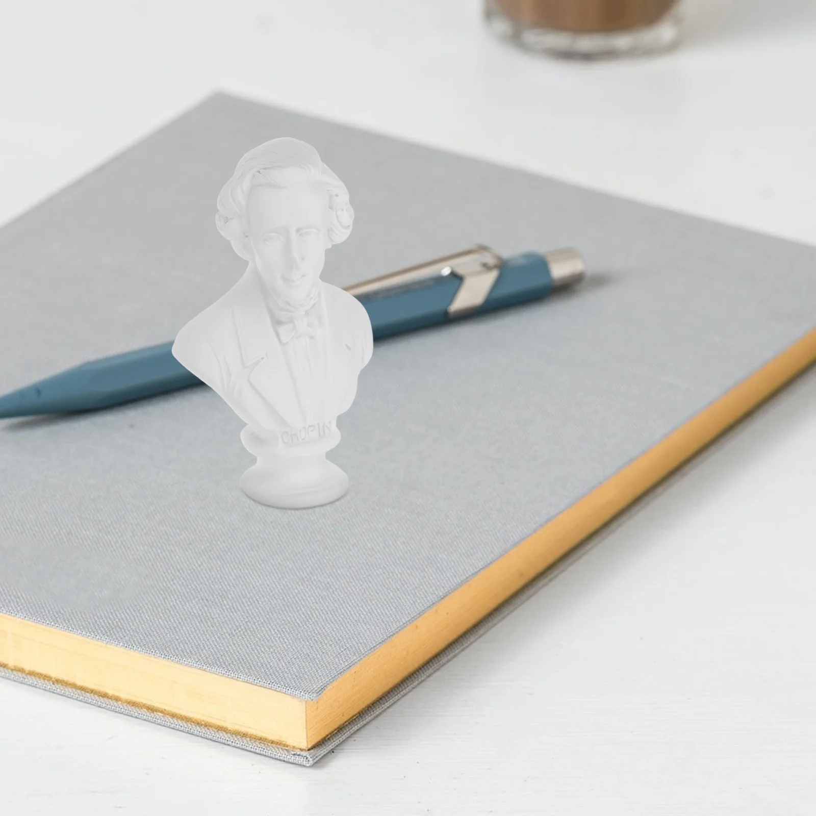 

Small Resin Musician Bust Statue Desktop Sculpture European Style Home Office Decoration Realistic Head Statue