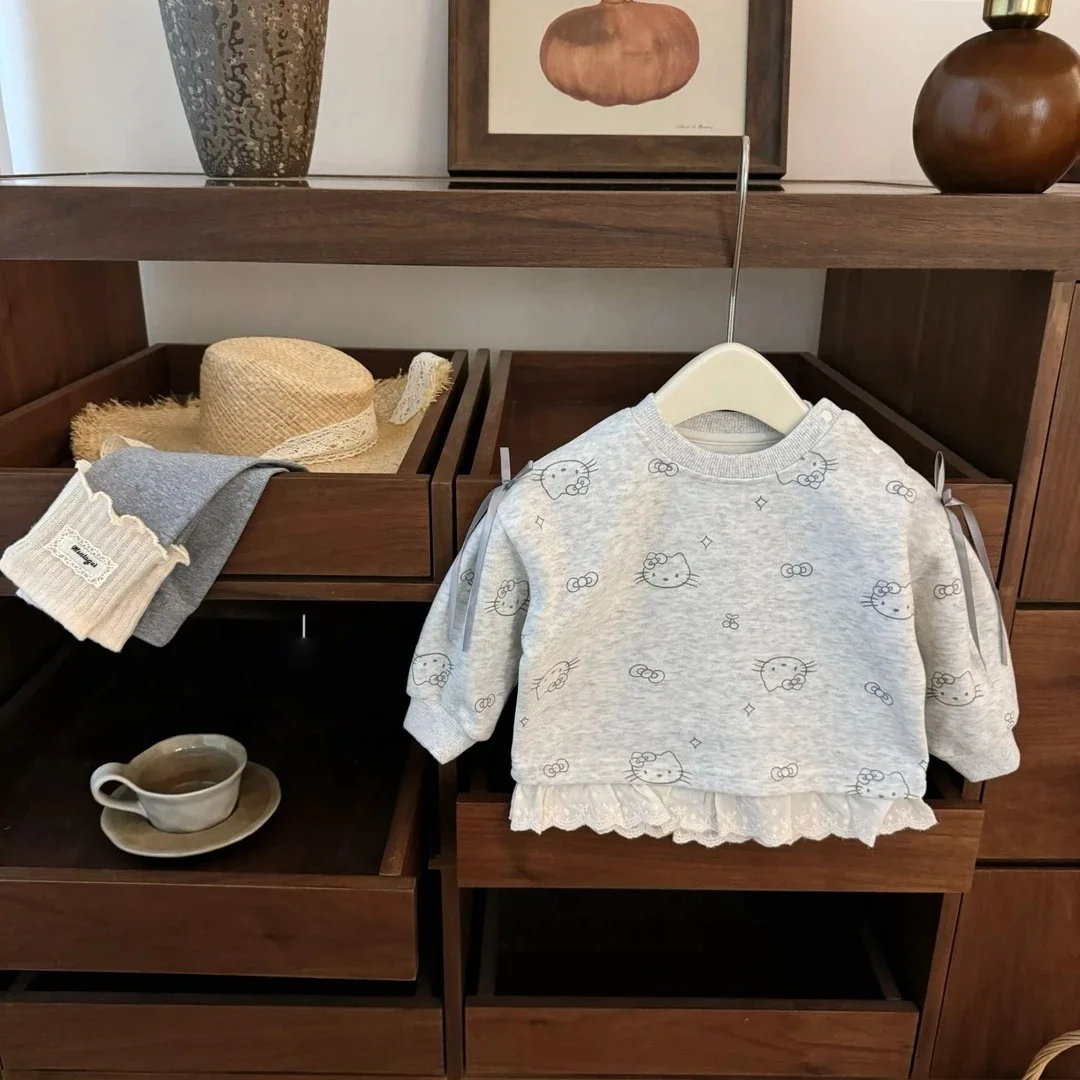 

Комплект из двух предметов Hellokitty для девочек, весенне-осенний новый милый универсальный топ с круглым вырезом и милым принтом для детей, повседневный комплект для малышей