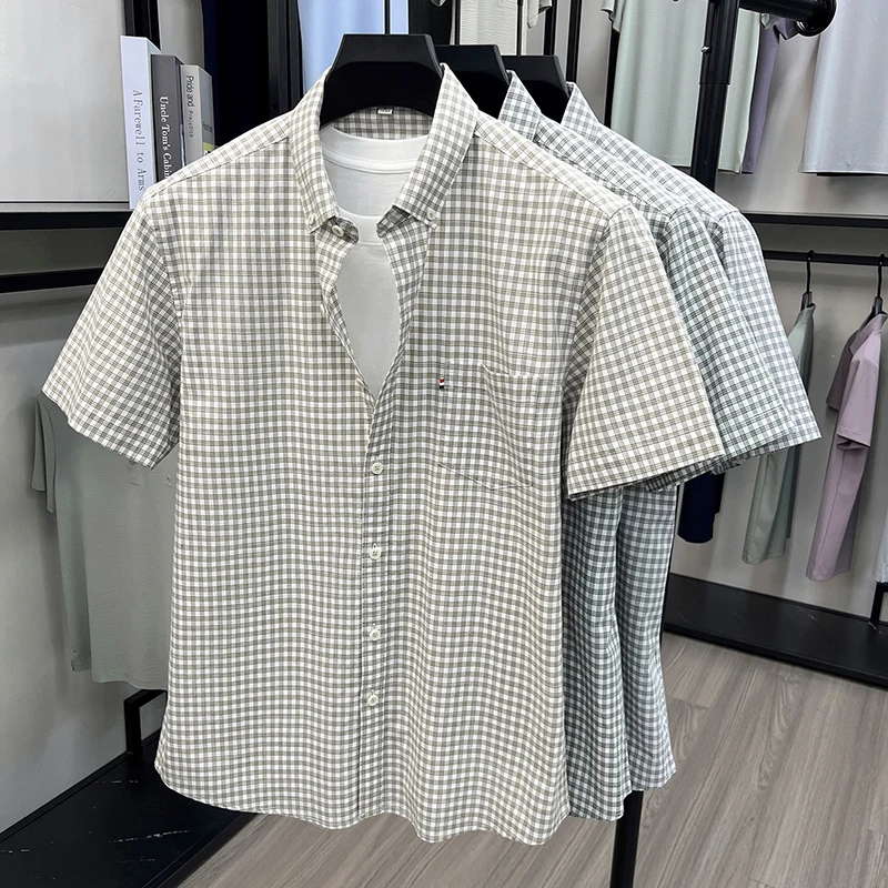 

Summer New Style Men's Striped Lapel Fashion Simple Lightweight Short-Sleeved Shirt/Mmsj-2666