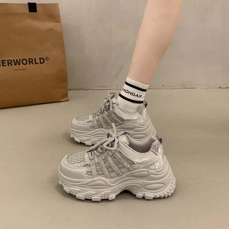 

2025 новая летняя обувь, увеличивающая рост для женщин, модная дышащая уличная прогулочная обувь, кожаные спортивные кроссовки для отдыха