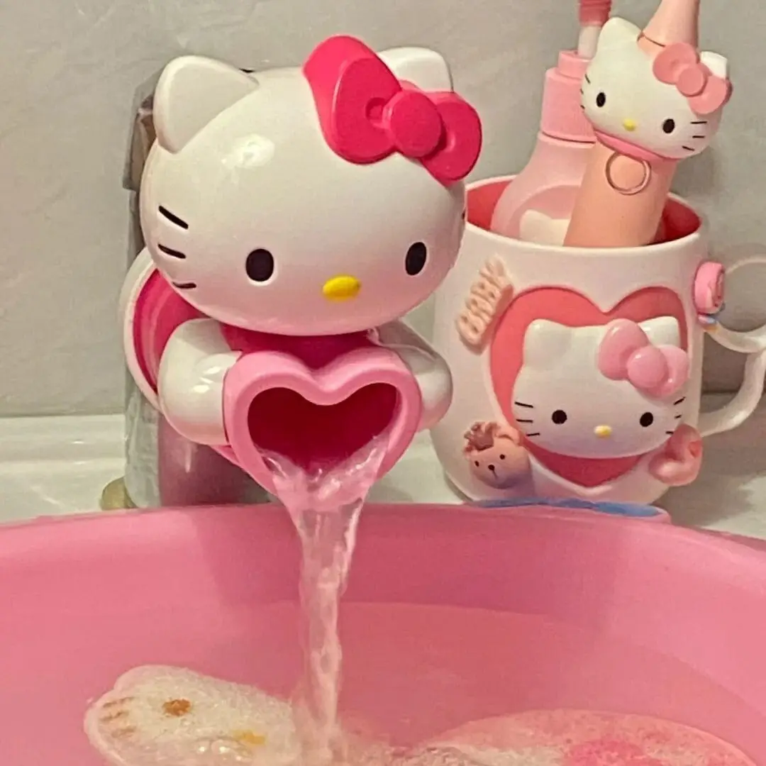 Hello Kitty Heart Shaped Faucet Extender Cartoon Anti-Splash Water Tap Kids Hand Washing Helper for Bathroom Sink Home Accessory view 3