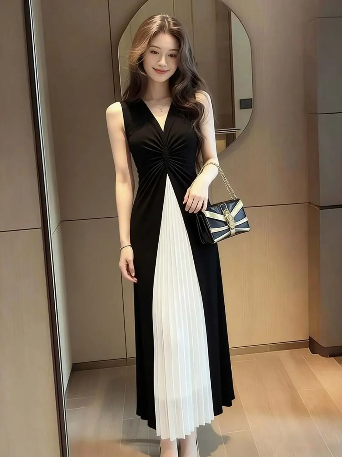 Summer Sleeveless V-Neck Splice Dress Fashionable Versatile Slimming Design Long Black White Women's Dress