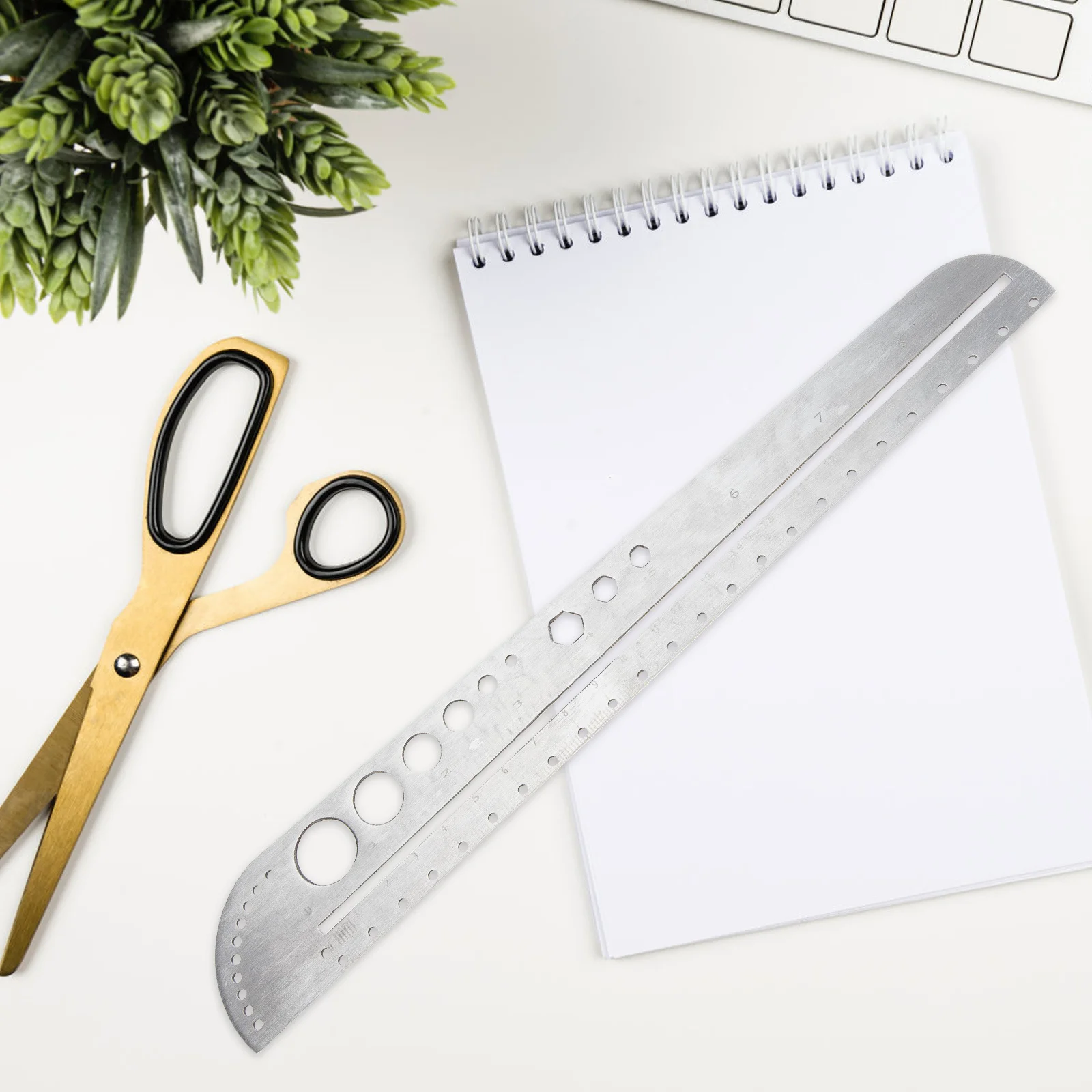 مسطرة قياس متعددة الوظائف من الفولاذ المقاوم للصدأ أداة قياس قوية قالب مؤشر الدائرة منقلة لمصممي الأزياء