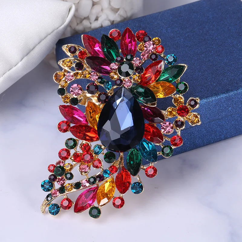 Dmari Luxury Jewelry Classic Crystal Flower Brooches For Female Clothing Party Accessories Specific Design Women Brooch