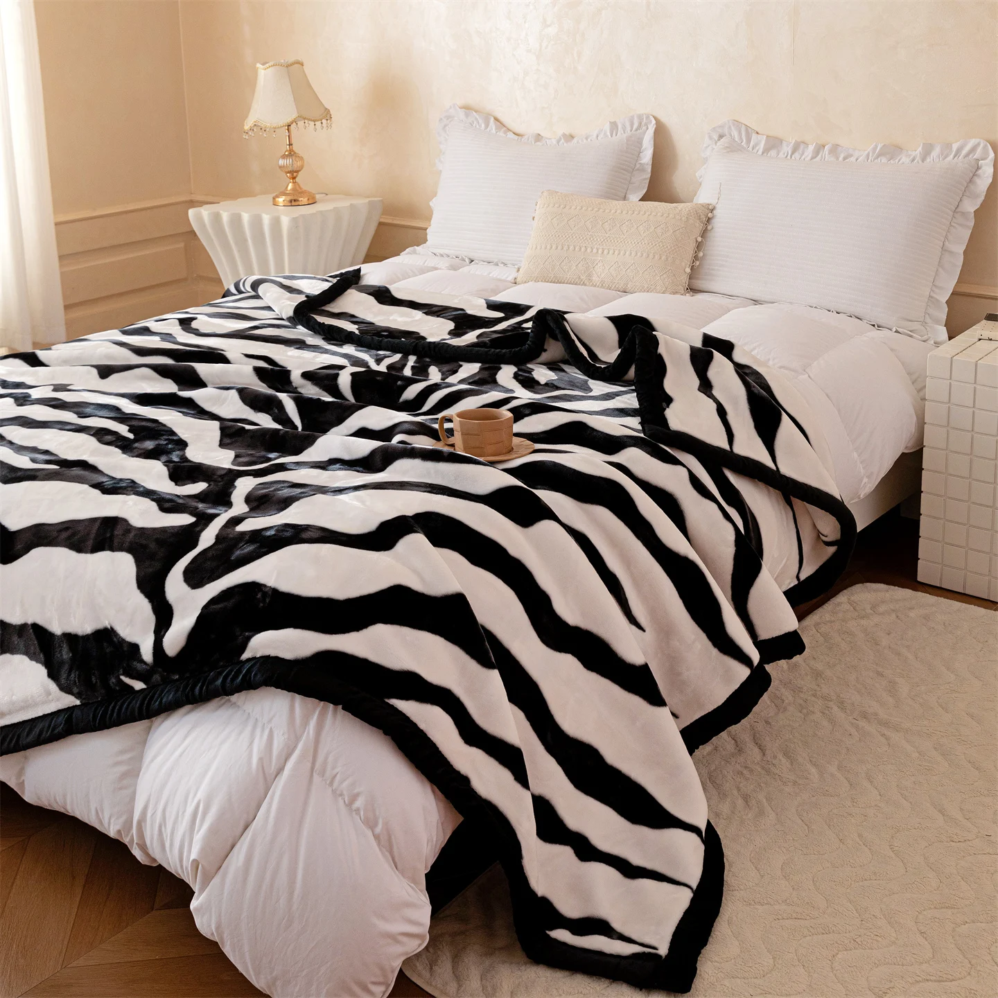 Luxury Thickened Raschel Blanket Super Soft Double Layer Velvet Warm Winter Blankets for Bed Zebra Stripes Heavy Plush Comforter