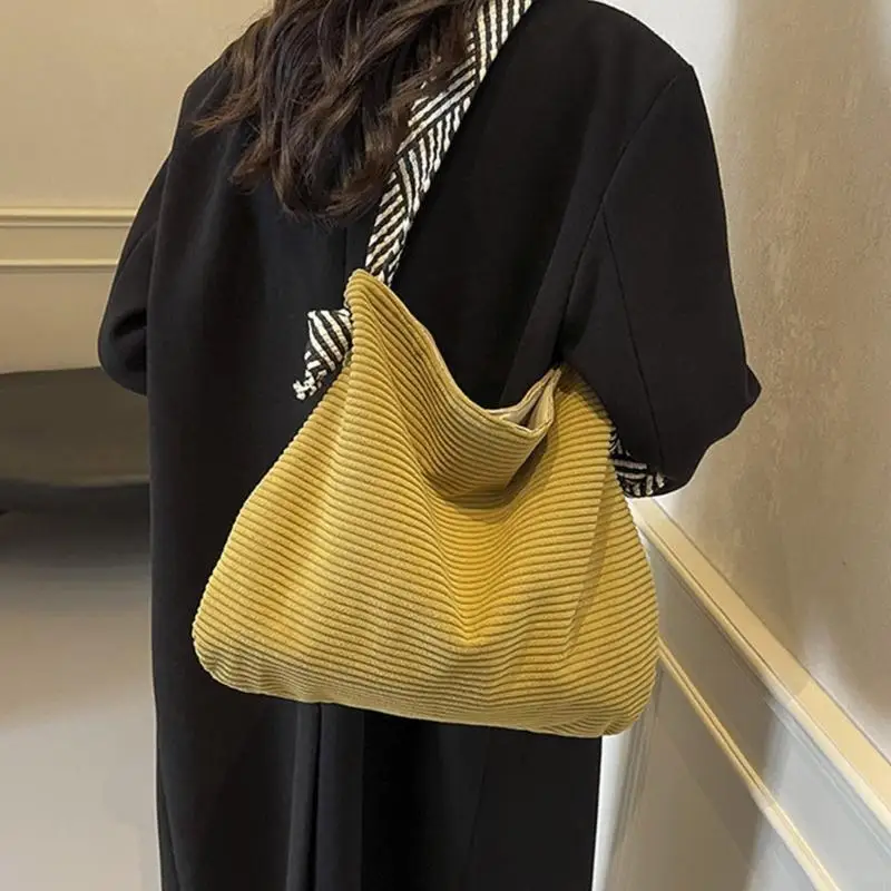 

Y3NE Functional Nylon Top Handle Bag Handbag Designed For Versatility And Durability