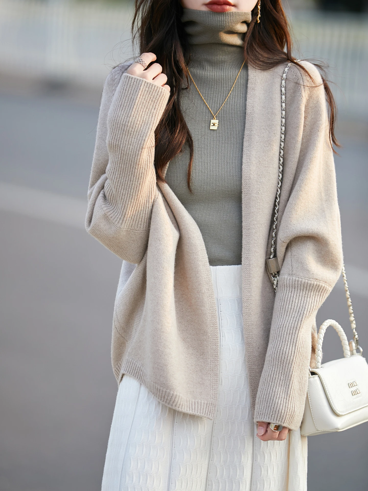 

Women's Autumn Winter Long Sleeve Batwing Crew Neck Cardigan Soft Thickened 100% Merino Wool Knit Fabric Seasonal Essential Tops