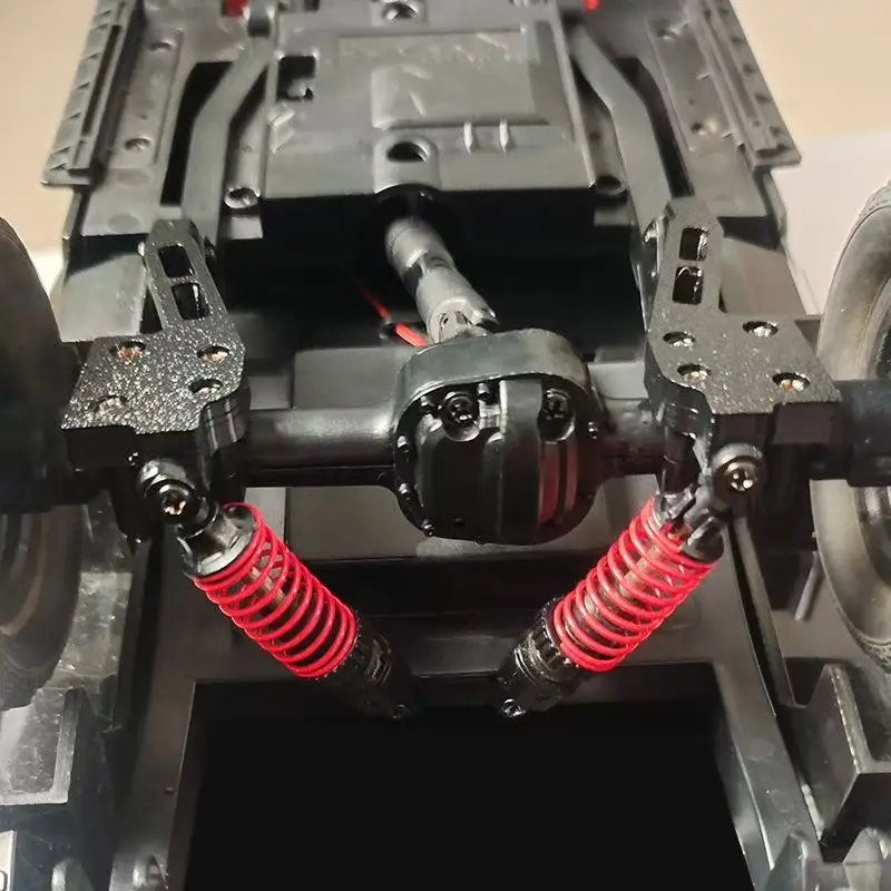 The RC Mangniu MN82S modification has been fully upgraded, and the rear plate suspension spring rod has replaced the original ho