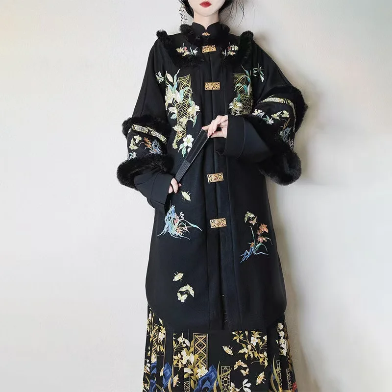 المرأة الشتاء رشاقته جولة الرقبة معطف طويل المتخصصة القديمة سيدة غنية تأثيري حلي التقليدية الأزهار فراشة التطريز Hanfu