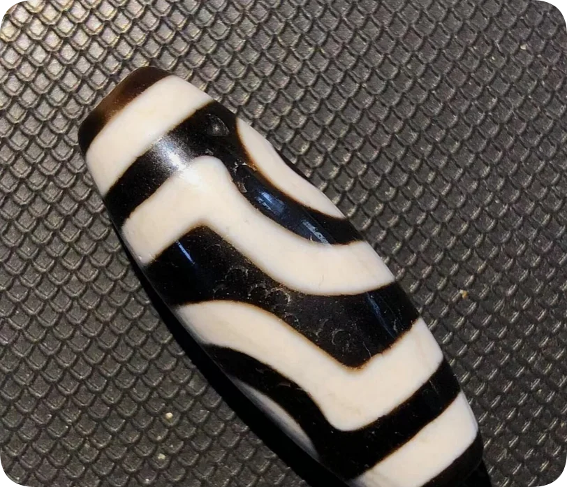 Magic Power Tibetan Old Agate 2Eyes Black Cinnabar Totem dZi Bead13.3-14*37.6mm