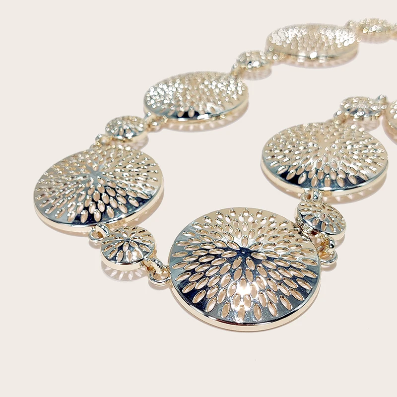 حزام خصر معدني للسيدات على الطراز القديم إكسسوارات فاخرة راقية أنيقة مزخرفة بسلسلة جينز على شكل دائرة مجوفة