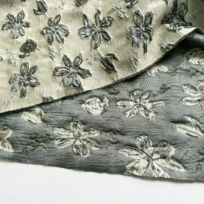 Tessuto jacquard con trama floreale verde a sei petali Tessuto di design per abbigliamento con gonna in rilievo tridimensionale in stile cinese