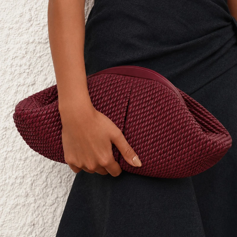 Neue Damen-Handtasche mit robustem, gewebtem Muster, hochwertiges Aussehen, geeignet für festliche Anlässe, modische „Cloud“-Tasche, lässige Reisetasche, halbkreisförmige Tasche.