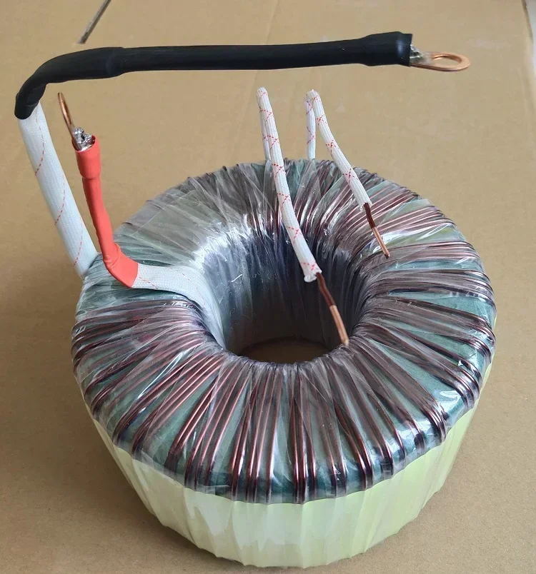Ringtransformator mit geringem Verlust aus reinem Kupfer. Netzfrequenz-Wechselrichtertransformator