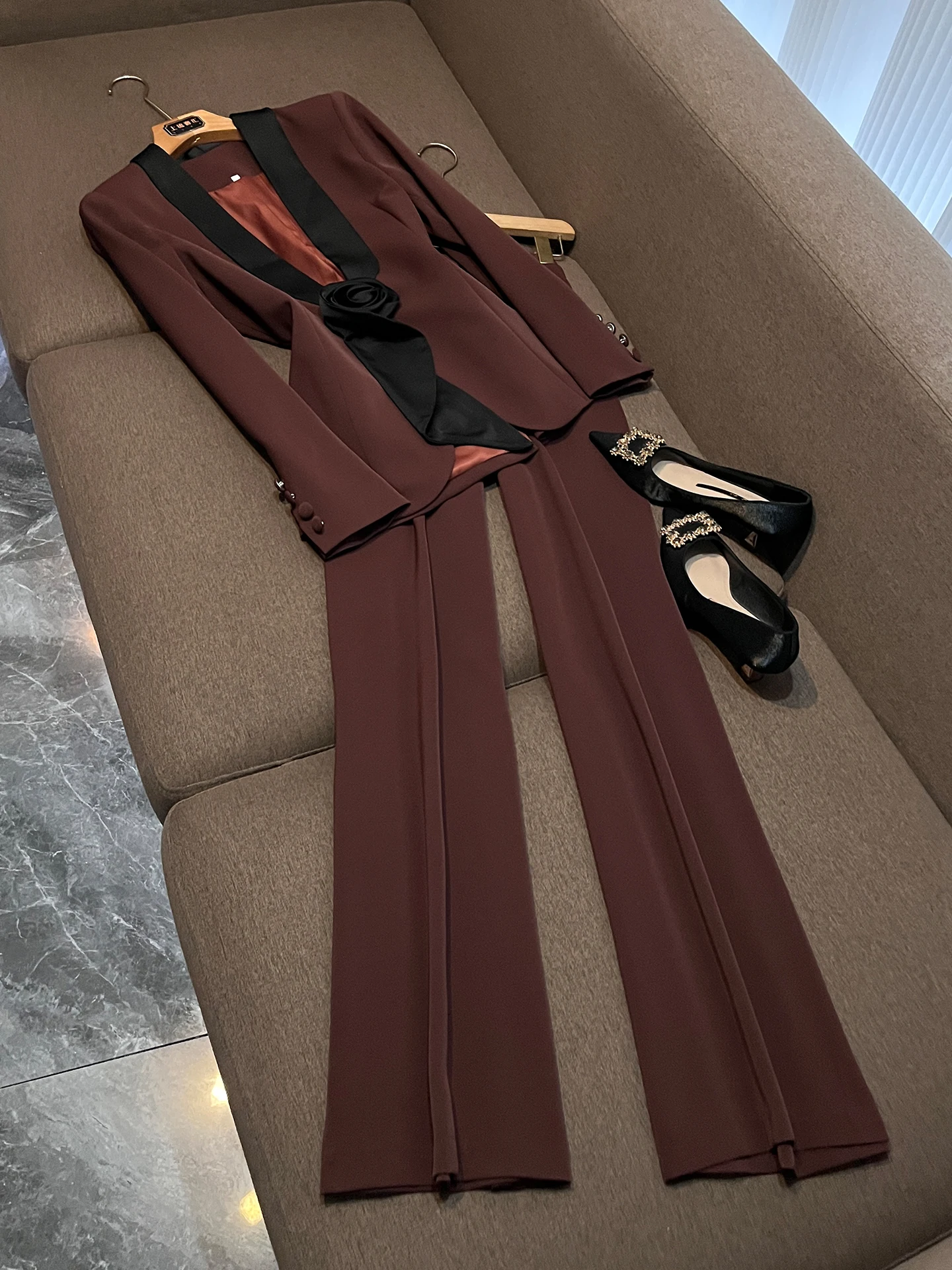 

Elegant Floral Suit Pants Set High-End Design Color Block Long Trousers Collar 3D Flowers Two-Piece Set for Sophisticated Women