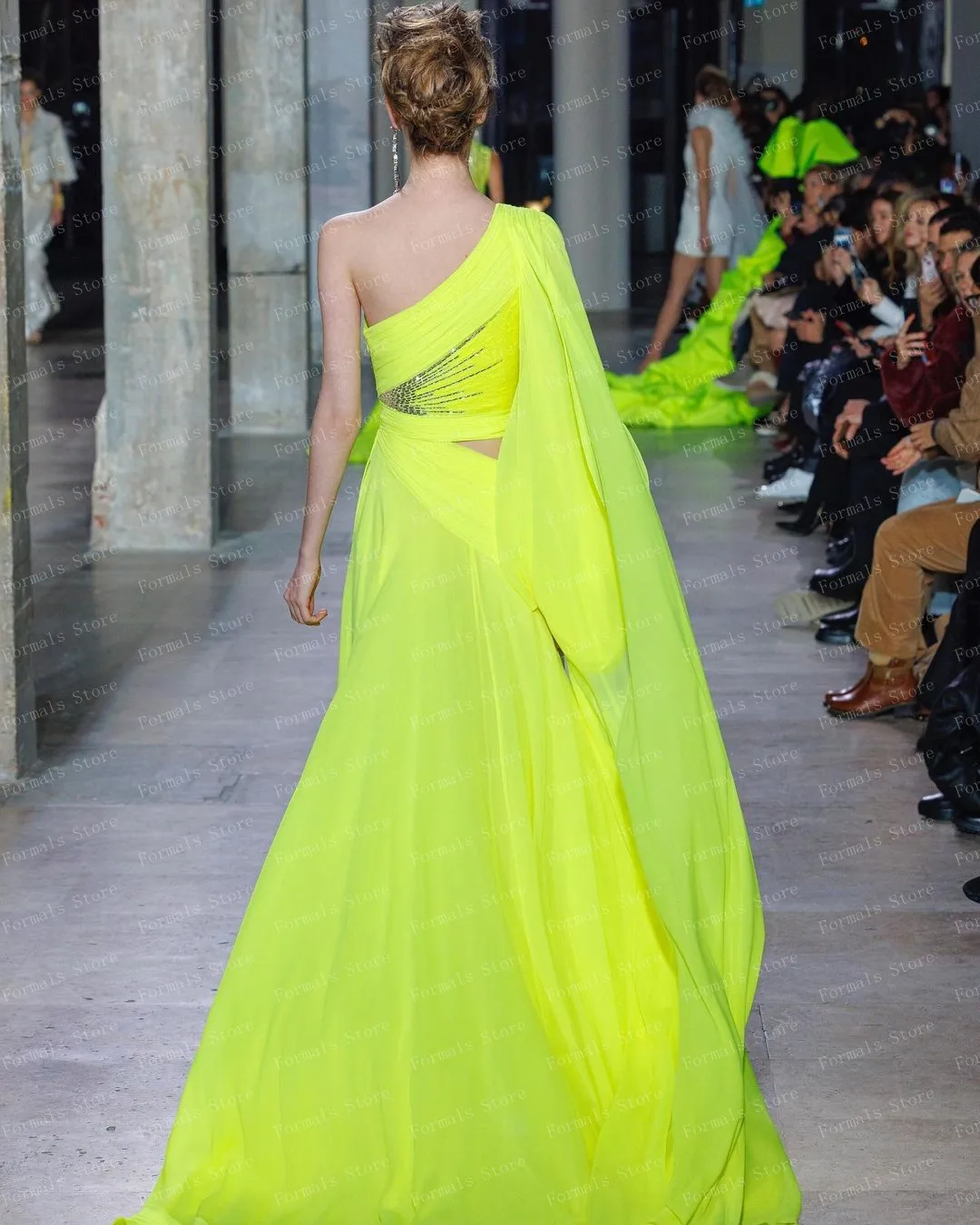 Vestido de noche de gasa de un hombro, manga larga, línea A, amarillo, elegante