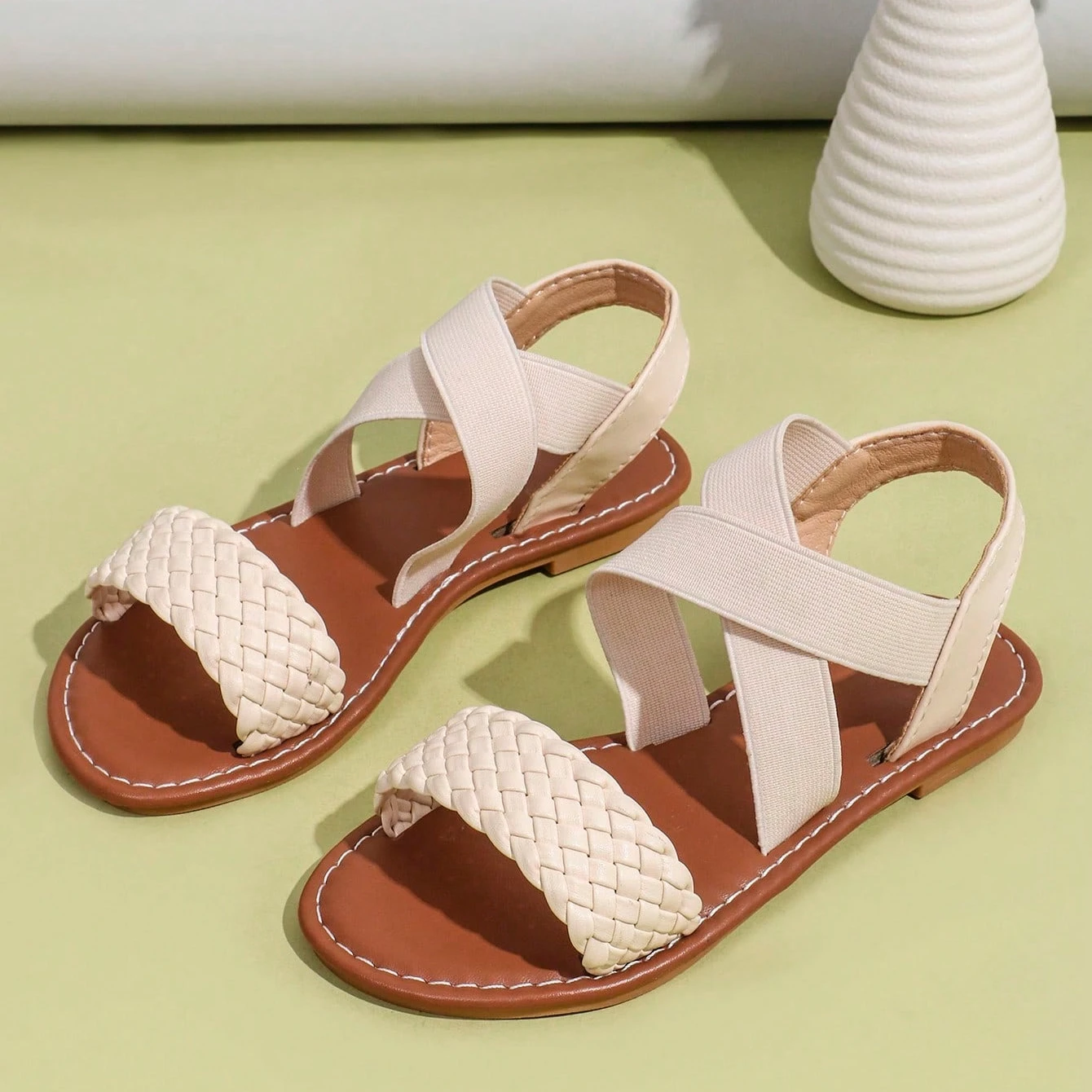 Mädchen-Ledersandalen 2026 Neue Sommer-Kleinkind-Sandalen mit Flechtmuster Rutschfeste Einfache Klassische Prinzessinnen-Sandalen für Party, Hochzeit und Alltag – Detail 5