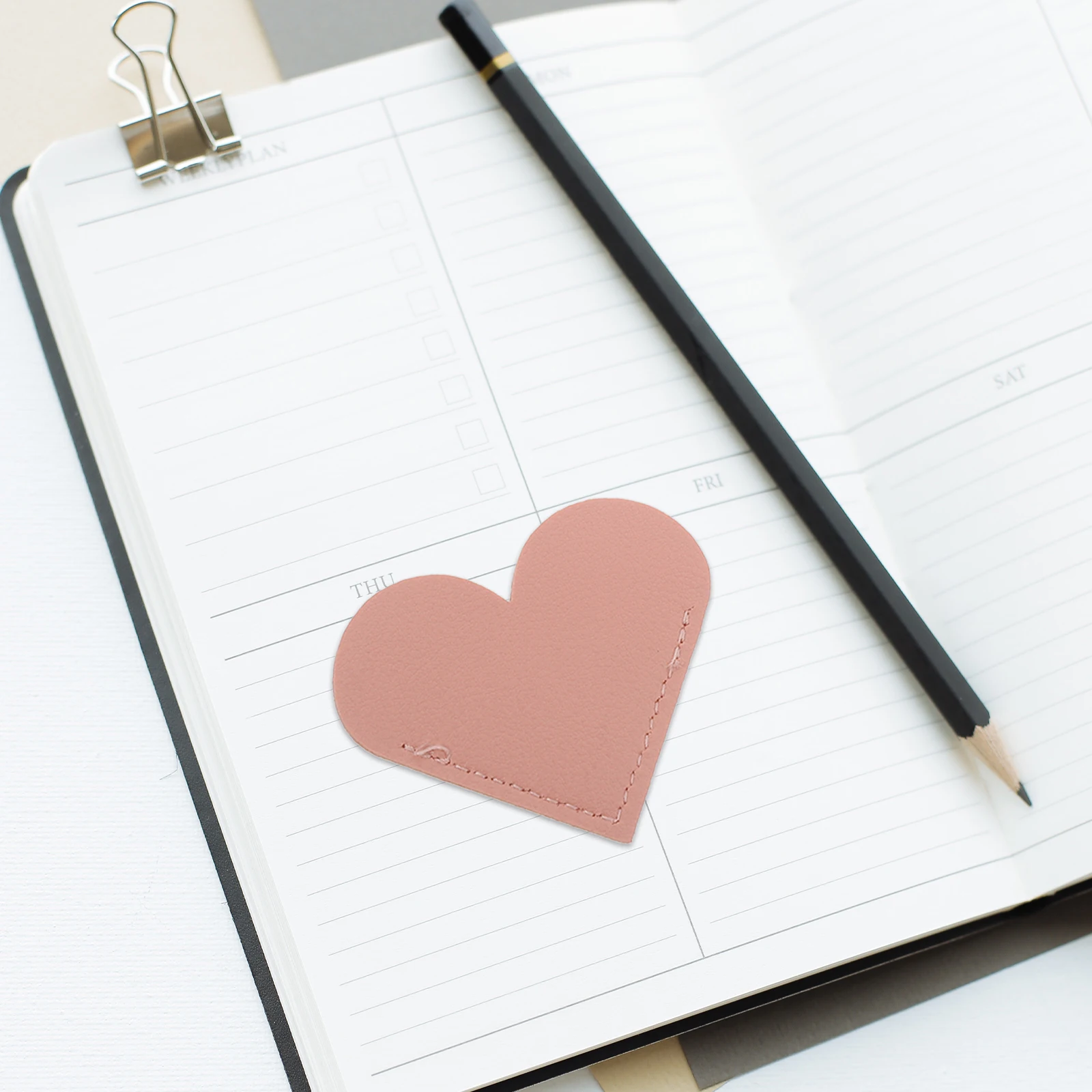 

10Pcs Heart Shaped Bookmarks Colorful PU Page Corner Protectors Reading Supplies Book Accessories