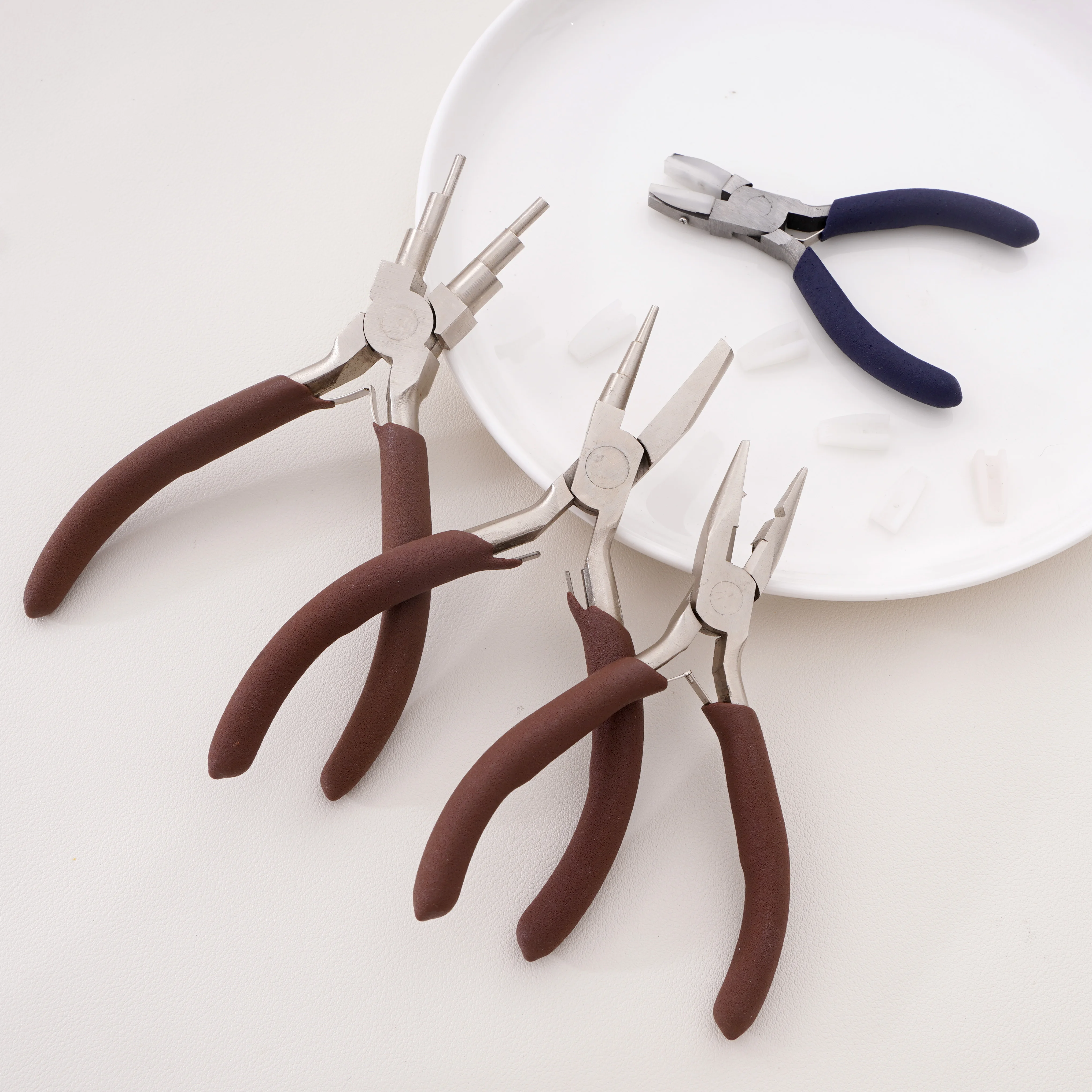 1Pc Carbon Steel Jewelry Pliers with Non Slip Handle Portable Hand Tool for DIY Jewelry Making and Wire Wrapping Crafts